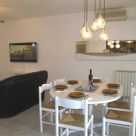 Apartment Nela 2 * بولا